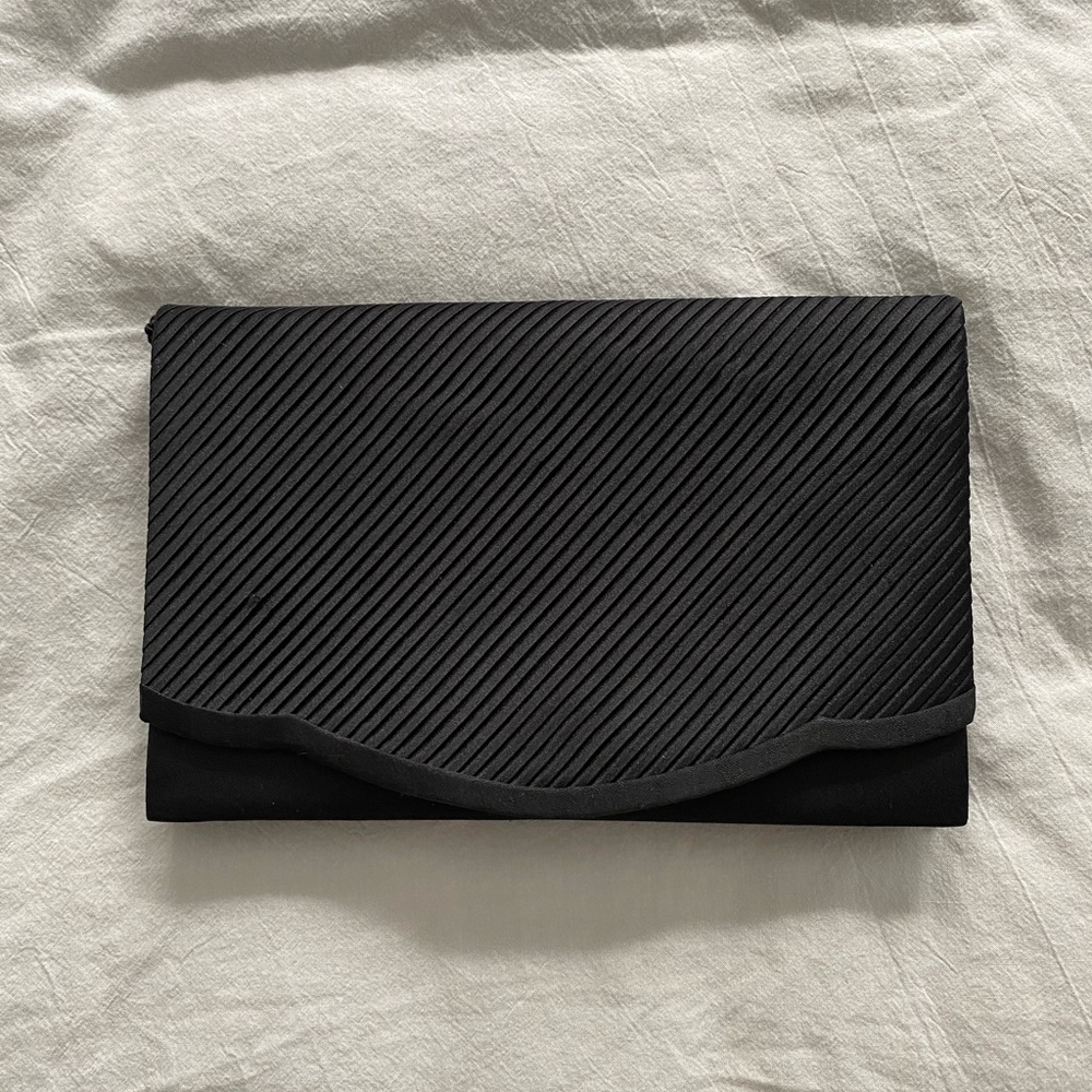 Black clutch